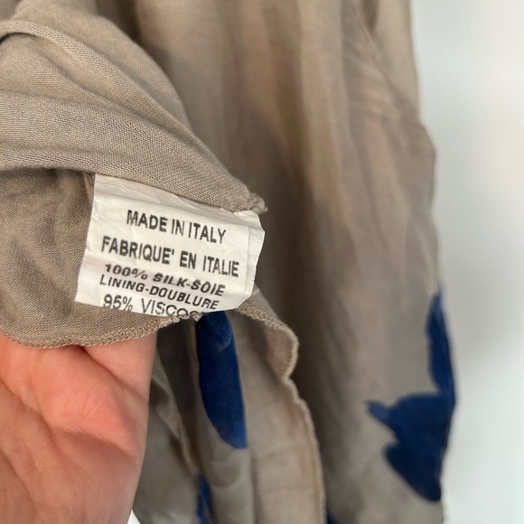 Chic Grey With Blue Floral Women's Blouse - Picture 4 of 4